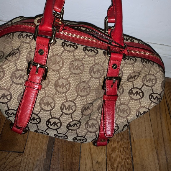 Michael Kors barely used pocketbook - Picture 8 of 8